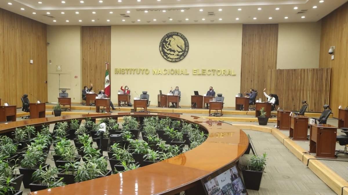 El INE emitió un acuerdo sobre la cantidad de candidaturas para mujeres