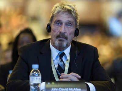 Hallan muerto al fundador de McAfee en su celda en Barcelona antes de su extradición a EU