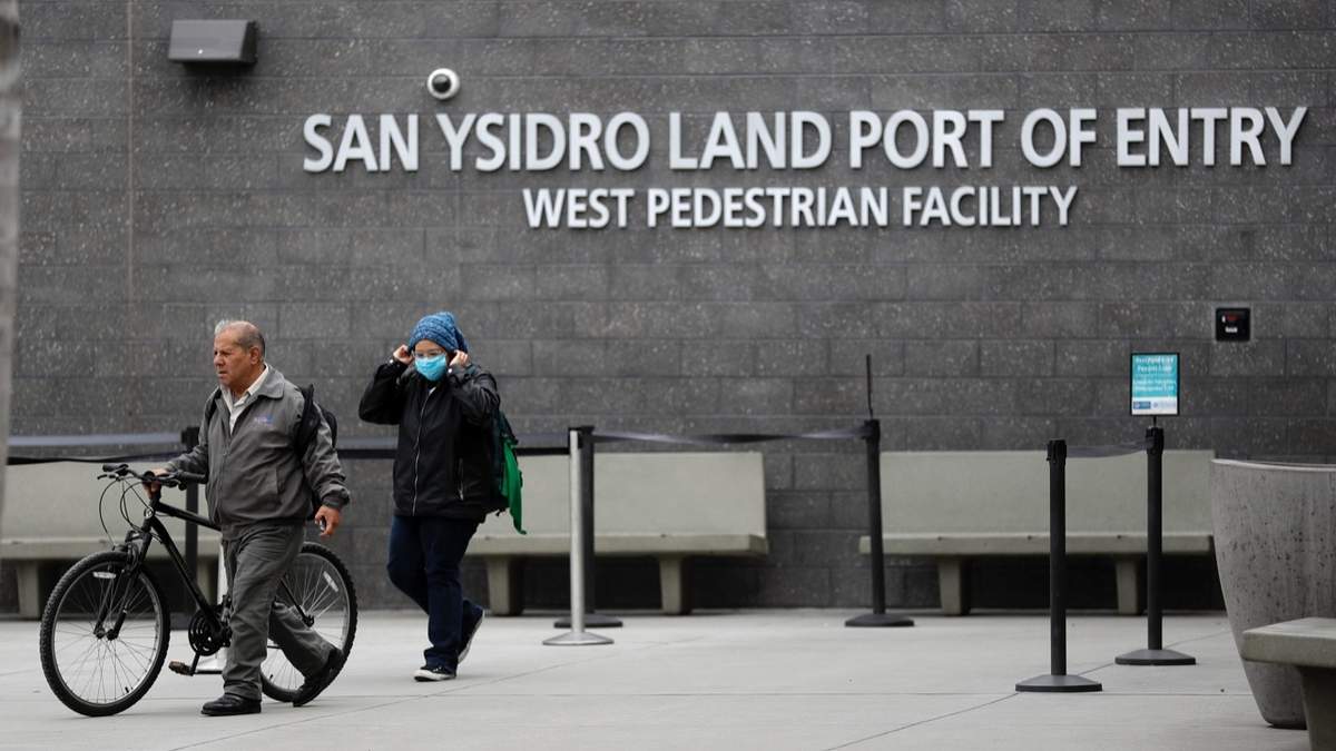 Entrada de migrantes por San Ysidro