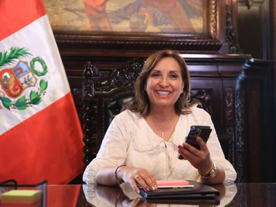 ¿Quién es el millonario gobernador de Perú que le prestó relojes Rolex a la presidenta Boluarte?