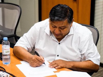 Jorge Ávila firmó un acuerdo con Tecpetrol