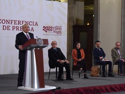 Estos fueron los principales temas de la conferencia mañanera de AMLO del 15 de noviembre (Video)
