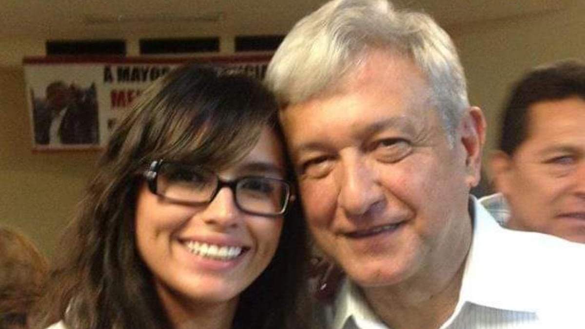 Paloma Rachel Aguilar Correa junto con AMLO