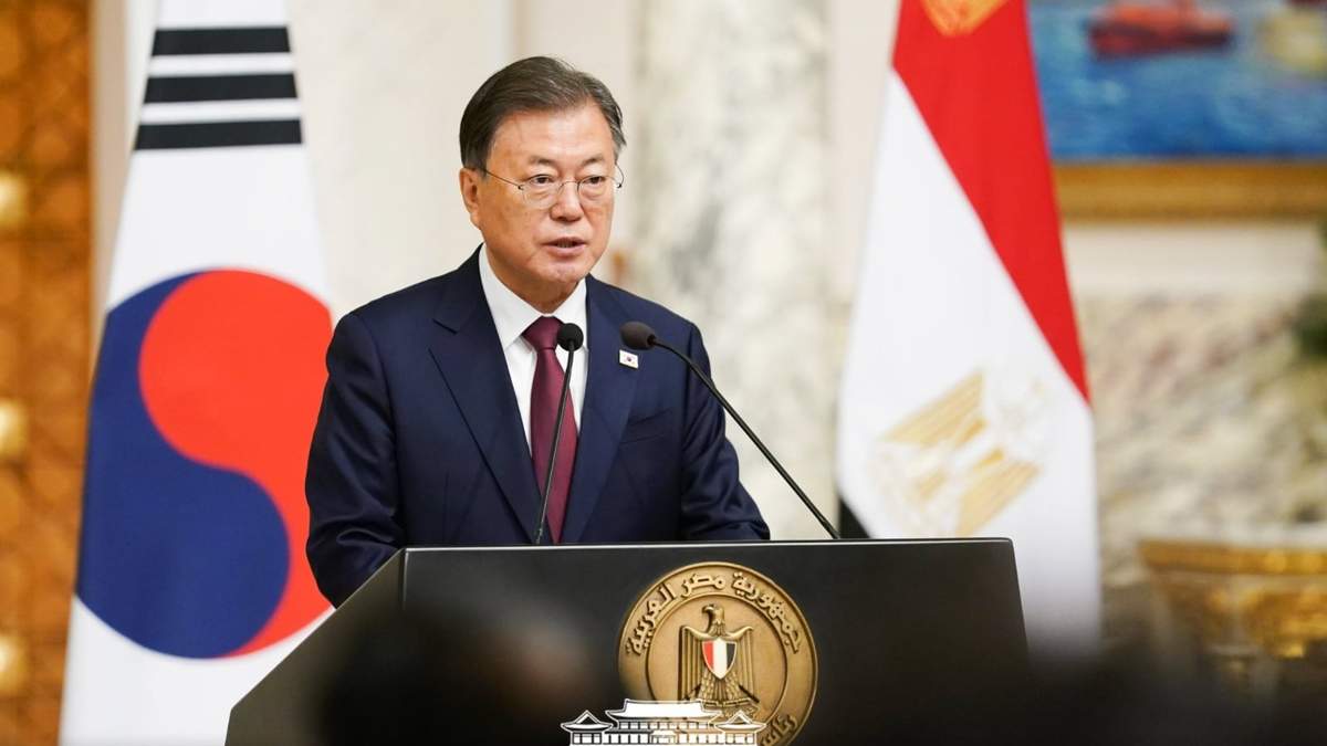 El presidente surcoreano, Moon Jae In, condenó el lanzamiento
