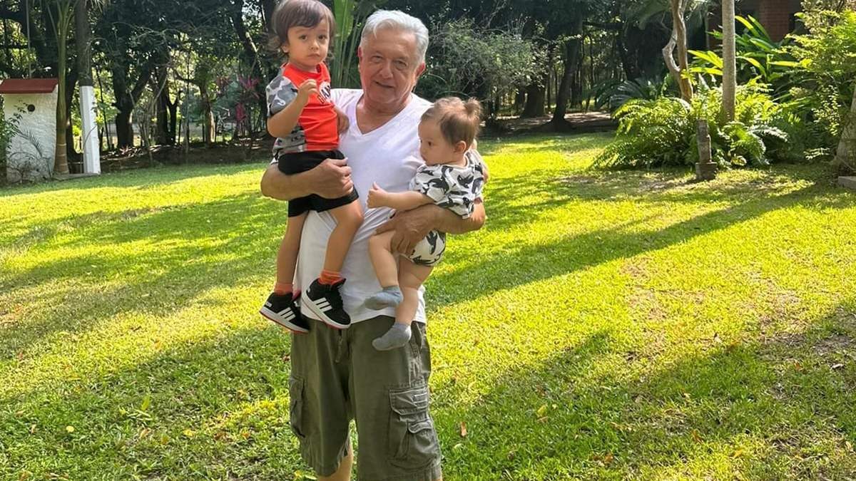López Obrador con sus nietos