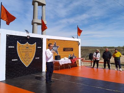 Petrolero recordó a sus cuatro futbolistas fallecidos en 1990 con un emotivo acto en Plaza Huincul