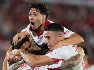 Unión le dio otro golpe de nocaut a Newell’s y es líder por ahora