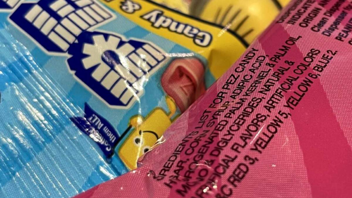 Dulces Pez, que contienen el colorante rojo 3, en una tienda de Lafayette, California, el 24 de marzo de 2023