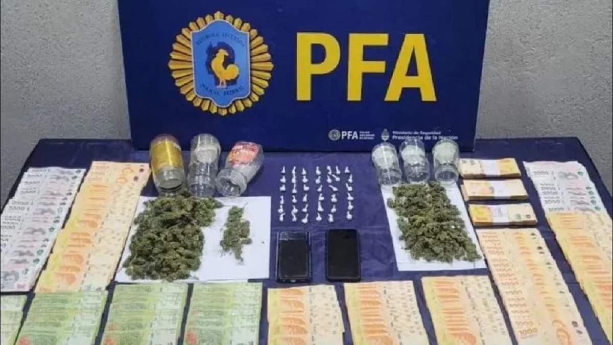 La policía Federal secuestró cocaína, marihuana y dinero en efectivo. Fuente: (Policía Federal)