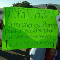 Con bloqueo, afectados por huracán en 2013 exigen a la Sedatu viviendas prometidas