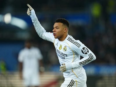 Mbappé marca en su regreso tras su lesión y el Madrid vence 2-1 al Alavés