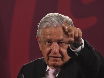 Dinero de sobornos a García Luna "iba a Los Pinos": AMLO