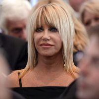 Suzanne Somers, actriz de la serie "Tres son multitud", murió un día antes de cumplir 77 años