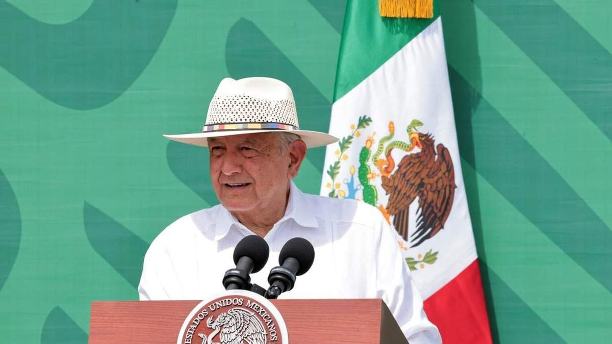 El presidente durante la conferencia de prensa en Mazatlán