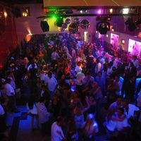Cipolletti habilitó la primera fiesta bailable sin burbujas: cuándo y dónde será