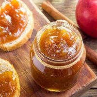 Mermelada de manzana sin azúcar: con solo 4 ingredientes y para acompañar con tostadas