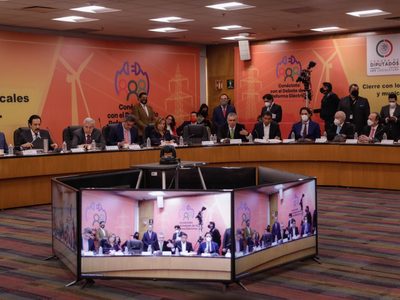 Con cargada de gobernadores morenistas, clausuran foros de la reforma eléctrica