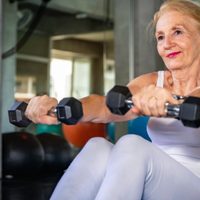 Si tenés más de 60 años y queres mantenerte activa: hacé esta rutina de solo 3 ejercicios
