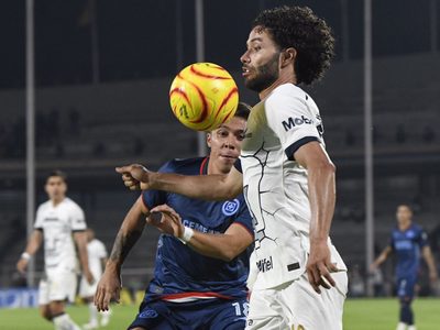 Pumas y Cruz Azul empatan 0-0 en el estadio Olímpico Universitario