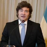 Javier Milei recibió una distinción en España antes de volver a Argentina