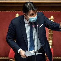 Italia demandará a AstraZeneca por reducir el lote de vacunas