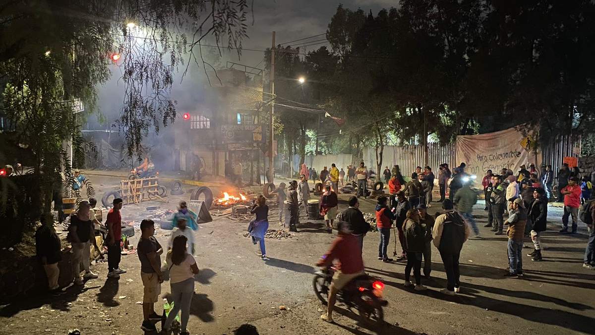 Enfrentamiento entre policías y pobladores
