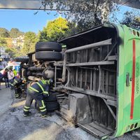 Volcadura de camión deja 32 pasajeros heridos en la carretera Federal México- Cuernavaca (Video)