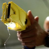 El proyecto de armas no letales generó otro rechazo