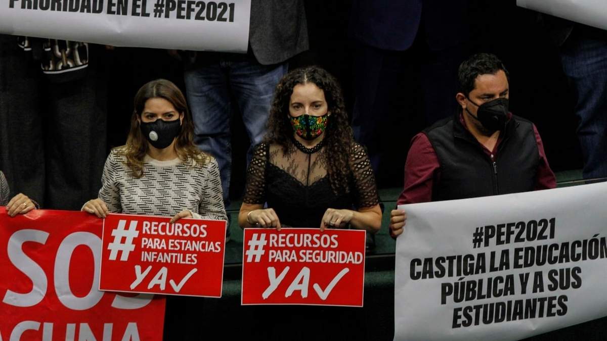 Protesta de legisladores opositores