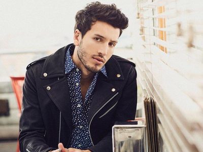 El divertido tropiezo de Sebastián Yatra se hizo viral en las redes. ¿Quién lo levanta?
