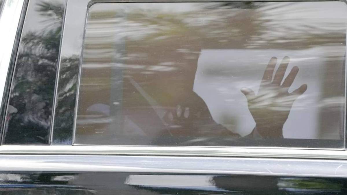 El expresidente estadounidense Donald Trump al llegar a su resort Trump National Doral en Doral, Florida