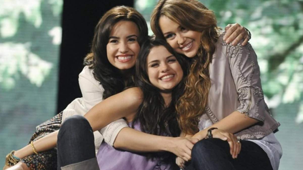 Miley Cyrus, Selena Gómez y Demi Lovato. Fuente: (Twitter)
