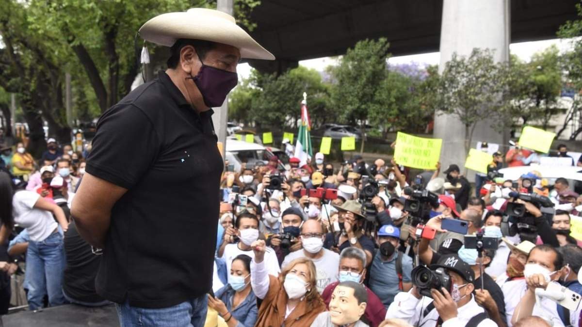 Félix Salgado Macedonio arribó hacilas 15:00 horas de este domingo a la sede del Instituto Nacional Electoral en la CDMX