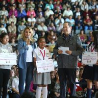 Angélica Rivera encabeza reparto de dádivas al oriente del Edomex