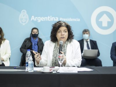 Carla Vizzotti completó su esquema de vacunación al recibir una dosis de Moderna