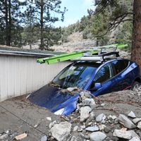 Las intensas tormentas invernales de California convirtieron caminos en ríos de lodo