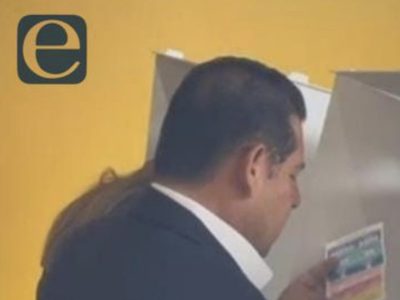 Captan al gobernador Alejandro Armenta con acordeón al emitir su voto (Video)