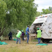 Megaoperativo de limpieza y saneamiento en las costas del río Neuquén