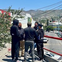Frente a un centro comercial: así arrancó el diálogo del gobierno de Guerrero con normalistas