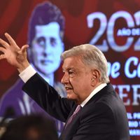 Slim “sabe que la economía está fuerte”, dice AMLO ante caída del peso por reforma judicial