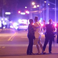 Ataque a bar gay en Orlando deja al menos 50 muertos