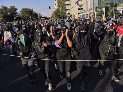 AI presenta informe sobre estigma contra las mujeres que protestan contra violencia feminicida