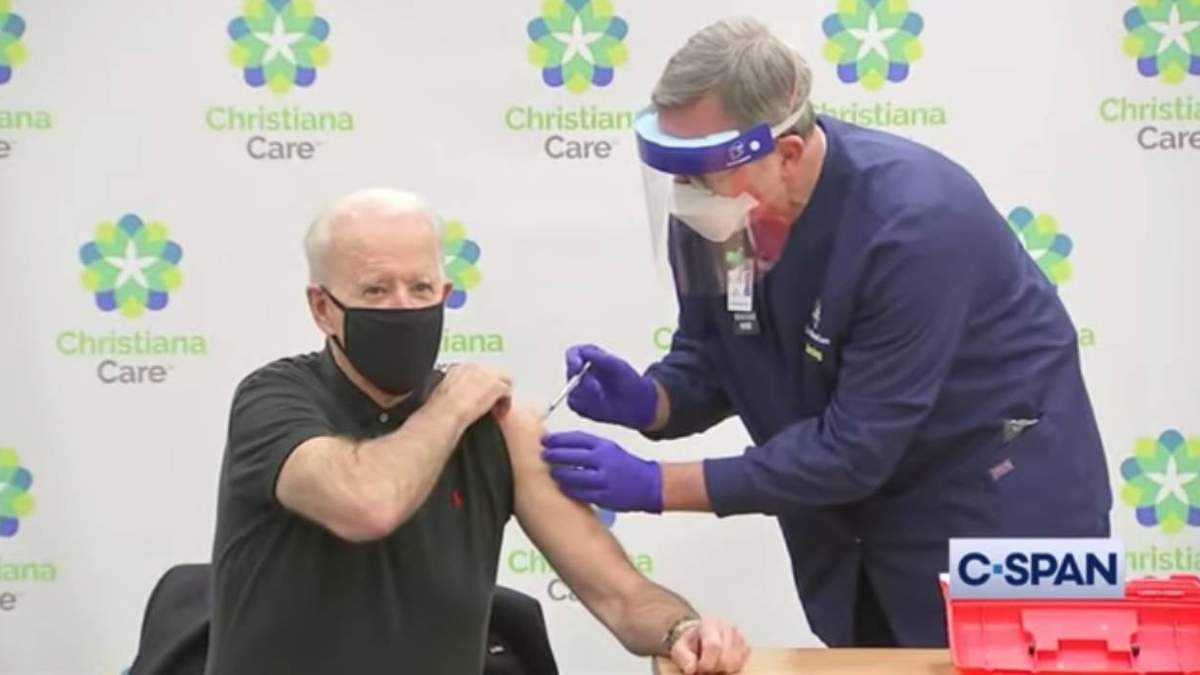 Aplicación de la segunda dosis al presidente electo