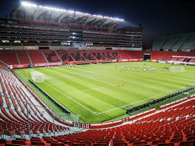 El equipo que presentó a un entrenador argentino en medio de la inactividad