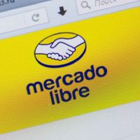 Mercado Libre tuvo un aumento récord de ingresos, pero sus acciones bajaron en Wall Street