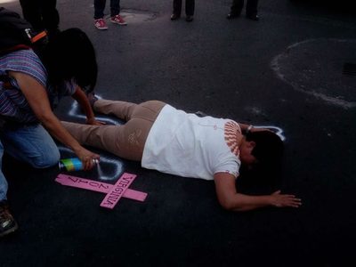 En marcha y mitin, levantan la voz en Chimalhuacán por mujeres violentadas