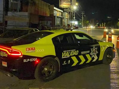 Adolescentes torturan a un perro al pasar una motocicleta por encima del animal en SLP