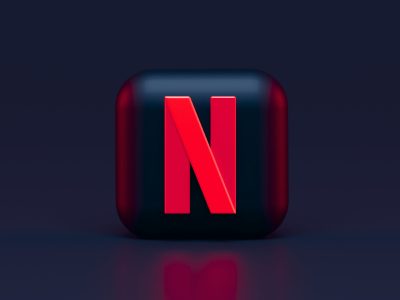 Netflix: si te gustan las películas de terror, esta sobre una amenazante muñeca androide te mantendrá pegado al sillón