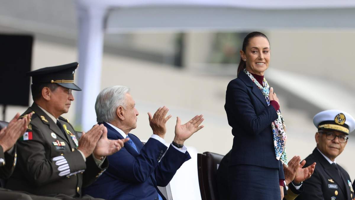 Claudia Sheinbaum y López Obrador en el acto en el Colegio Militar