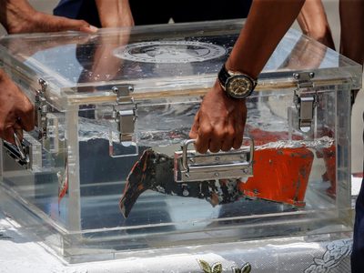 Indonesia ubica la grabadora de voz del avión de Sriwijaya Air, accidentado en enero